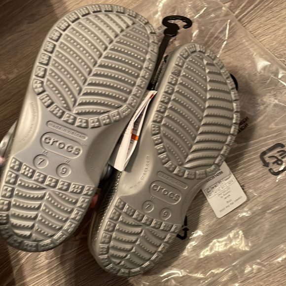 Disney Adult Crocs - Star Wars The Mandalorian - The Child - W9 - Picture 6 of 9